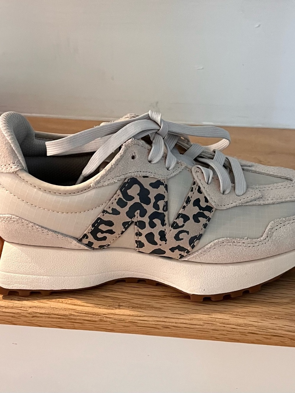 New Balance Women's 327 Retro Runner with Leopard Accent - Picture 2 of 8